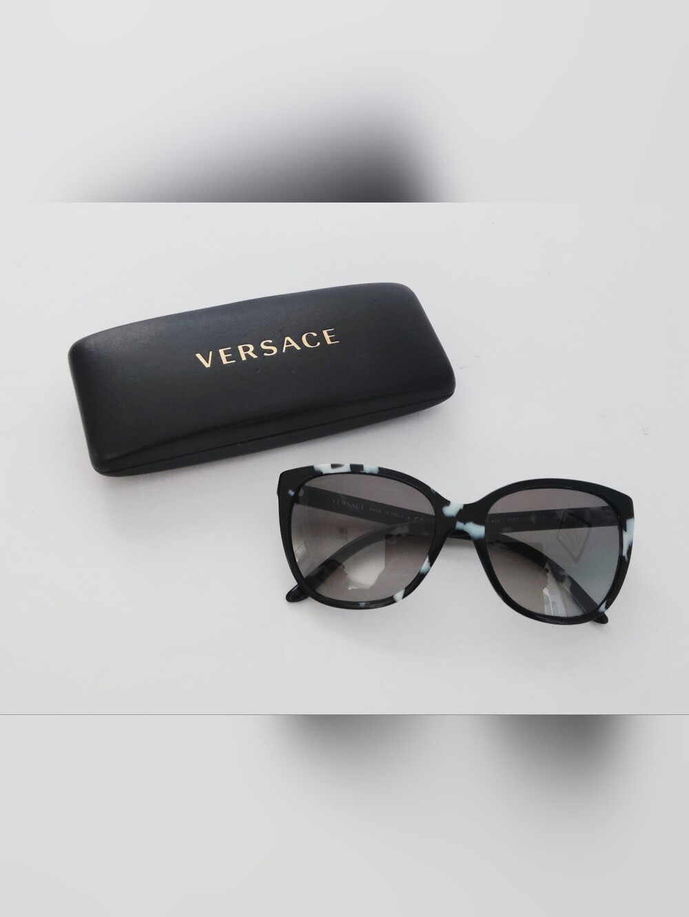 Versace Women's Black & White Patterned  Sunglasses. Pre-owned. 57×17 140 2 N